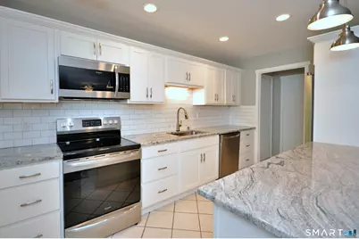366 Heritage Village #A, Southbury, CT 06488 - Photo 5