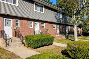 2 Camelot Dr, Bloomfield, CT 06002 - Photo 3