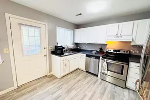 310 Boston Post Rd, Waterford, CT 06385 - Photo 11