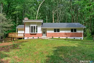 19 Fawn Dr, Woodbridge, CT 06525 - Photo 1