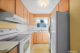 17 Edward St, Enfield, CT 06082 - Photo 9