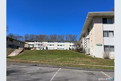 32 Sigwin Circle #32, Wallingford, CT 06492 - Photo 3
