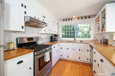 31 Old Barn Road, Trumbull, CT 06611 - Photo 9