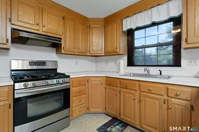 14 Hilltop Avenue, Stamford, CT 06907 - Photo 9