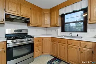 14 Hilltop Ave, Stamford, CT 06907 - Photo 9