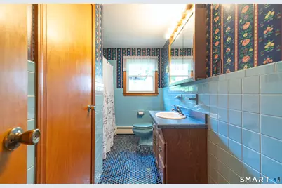 130 Lydale Place, Meriden, CT 06450 - Photo 17