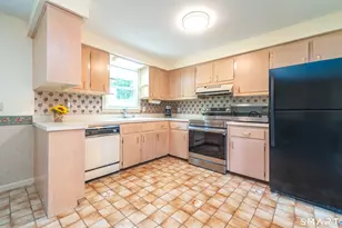 130 Lydale Pl, Meriden, CT 06450 - Photo 7