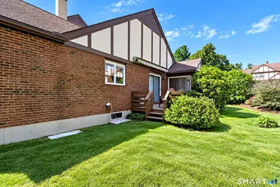 12 Derbyshire #12, Derby, CT 06418 - Photo 5