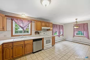 55 Edwards St, Manchester, CT 06042 - Photo 3
