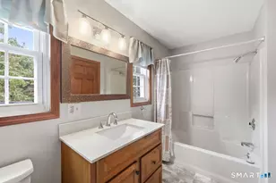55 Edwards St, Manchester, CT 06042 - Photo 13