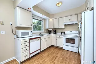 13 Red Robin Rd, Naugatuck, CT 06770 - Photo 15
