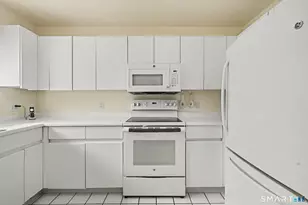 2435 Bedford St, Stamford, CT 06905 - Photo 7