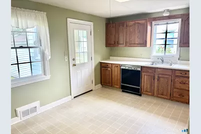 303 Cooper Hill Street, Manchester, CT 06040 - Photo 5