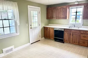 303 Cooper Hill St, Manchester, CT 06040 - Photo 5