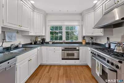 39 Glenwood Avenue, New London, CT 06320 - Photo 9
