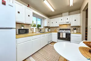 31 Ameridge Dr, Bridgeport, CT 06606 - Photo 13