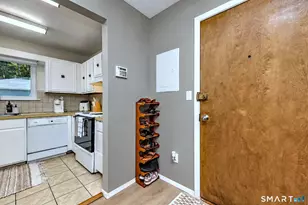 31 Ameridge Dr, Bridgeport, CT 06606 - Photo 17