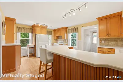 40 Stonehouse Road, Trumbull, CT 06611 - Photo 5