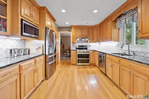 70 Heritage Dr, Cheshire, CT 06410 - Photo 5