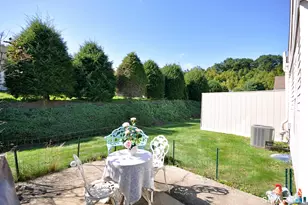 44 Elizabeth Cir, Newtown, CT 06482 - Photo 17