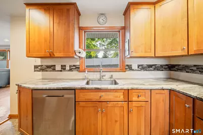 121 Bridgeview Place, Stratford, CT 06614 - Photo 5