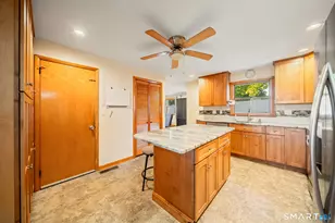 121 Bridgeview Pl, Stratford, CT 06614 - Photo 7