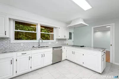 8 Lincoln Avenue, West Hartford, CT 06117 - Photo 15
