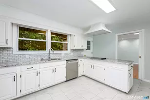8 Lincoln Ave, West Hartford, CT 06117 - Photo 15