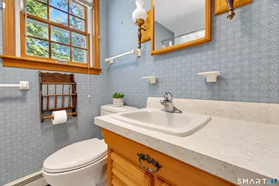 27 Queen Street, Enfield, CT 06082 - Photo 21