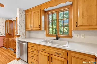 27 Queen Street, Enfield, CT 06082 - Photo 9