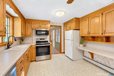 27 Queen Street, Enfield, CT 06082 - Photo 7