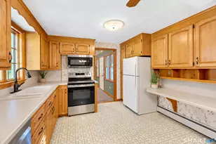 27 Queen St, Enfield, CT 06082 - Photo 7