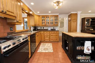 7 Braintree Dr, West Hartford, CT 06117 - Photo 11