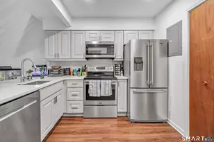 25 Grand St, Norwalk, CT 06851 - Photo 3