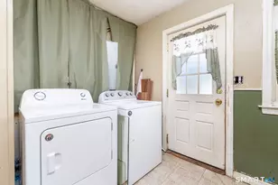 16 Walnut Cir, Windsor Locks, CT 06096 - Photo 17