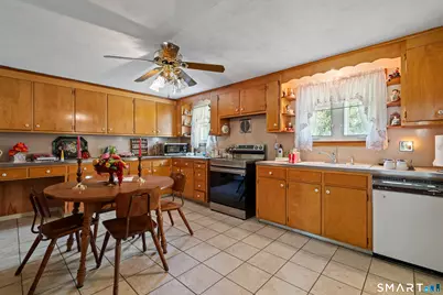 429 Mountain Road, West Hartford, CT 06107 - Photo 19
