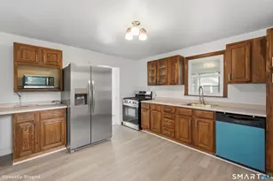 34 Corona Dr, Waterbury, CT 06708 - Photo 3