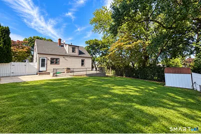 347 Goldenrod Avenue, Bridgeport, CT 06606 - Photo 15