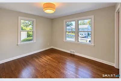 347 Goldenrod Avenue, Bridgeport, CT 06606 - Photo 5
