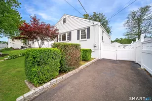 43 Breyer Ave, Bridgeport, CT 06606 - Photo 3