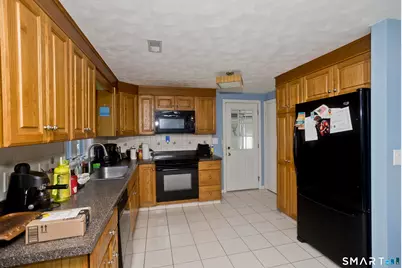 32 Indian Run, Enfield, CT 06082 - Photo 3