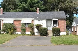 28 Singer Ct, Stratford, CT 06614 - Photo 1