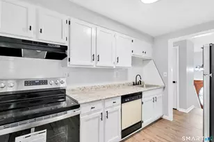 28 Diana Dr, Bloomfield, CT 06002 - Photo 3