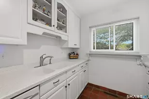 30 Stonegate Cir, Branford, CT 06405 - Photo 7