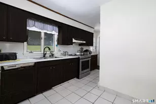 33 Maplewood St, Waterbury, CT 06708 - Photo 5