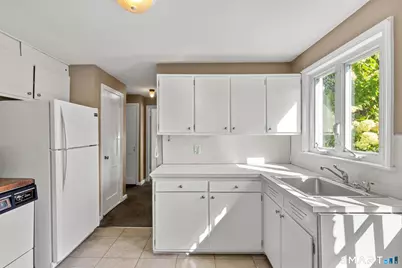 110 Randal Avenue, West Hartford, CT 06110 - Photo 13