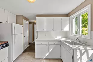 110 Randal Ave, West Hartford, CT 06110 - Photo 13