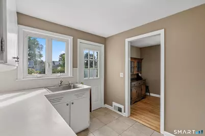 110 Randal Avenue, West Hartford, CT 06110 - Photo 9