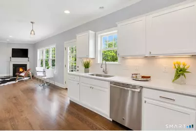 8 View Street #7, Greenwich, CT 06830 - Photo 7