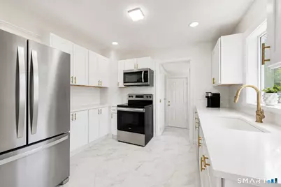 38 Carlisle Place, Stamford, CT 06902 - Photo 9
